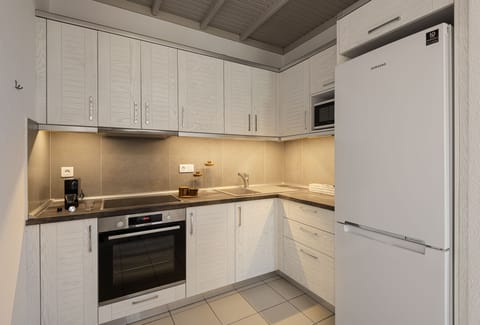 Hillside Junior Residence | Private kitchen | Full-size fridge, microwave, stovetop, coffee/tea maker