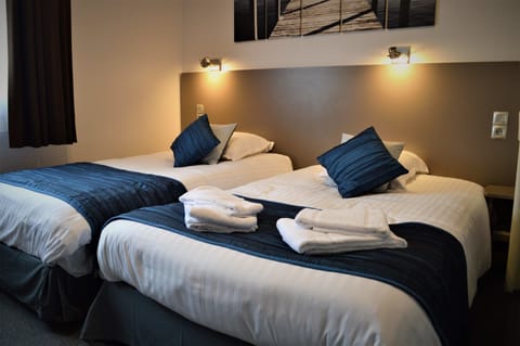 Superior Double Room | Desk, blackout drapes, iron/ironing board, free cribs/infant beds