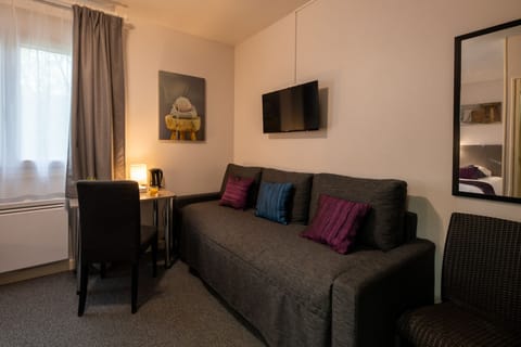 Superior Family Room | Desk, blackout drapes, iron/ironing board, free cribs/infant beds