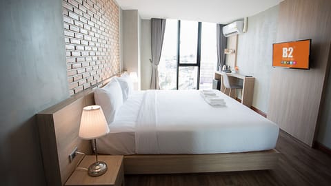 Deluxe Premier Room | Blackout drapes, WiFi (free), bed sheets