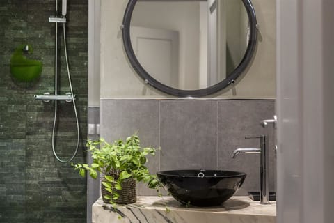 Double Room, 1 Queen Bed, Private Bathroom (External) | Bathroom sink