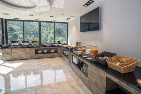 Free daily buffet breakfast