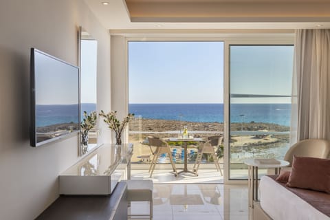 Superior Room, 1 Bedroom, Balcony, Beach View | Premium bedding, Tempur-Pedic beds, minibar, in-room safe