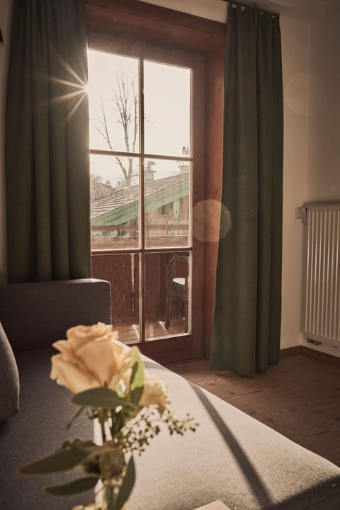 Standard Room | Hypo-allergenic bedding, in-room safe, desk, blackout drapes