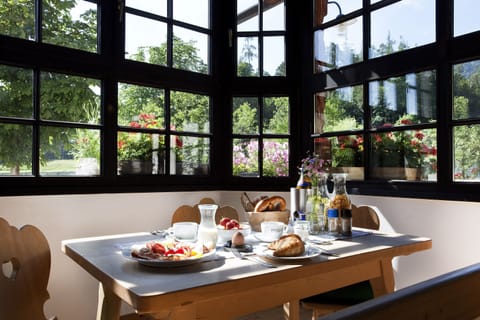 Free daily full breakfast