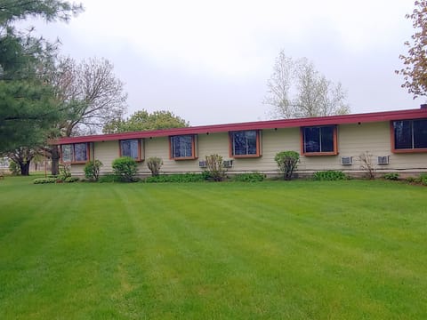 the building, all rooms are on the ground level.