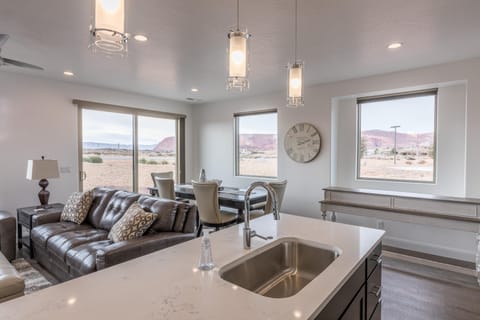 House, Multiple Beds (Canyon Views) | Interior