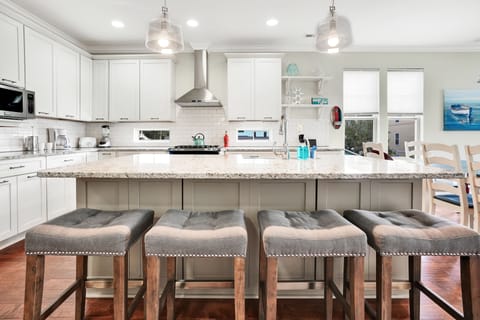 Gourmet kitchen, coffee maker + french press available