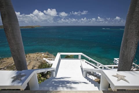 The elegant steps down to the lower pool!