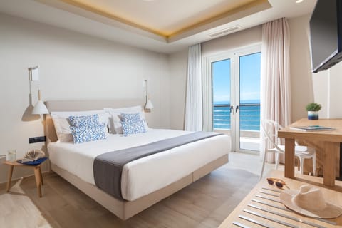 Junior Suite | Premium bedding, in-room safe, desk, laptop workspace