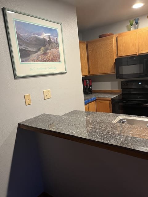 When the sun shines on the Blue Pearl granite, it enhances the blue flecks.