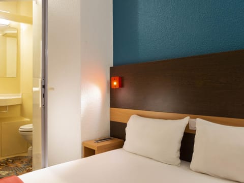 Room, 1 Double Bed (Cabrio) | Blackout drapes, free cribs/infant beds, free WiFi, bed sheets