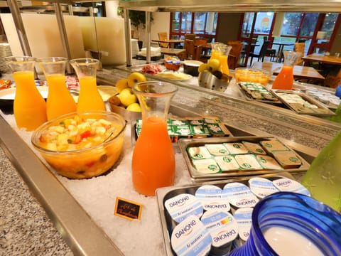 Daily buffet breakfast for a fee