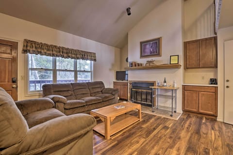 Grand Lake Vacation Rental | 3BR | 3BA | 1,100 Sq Ft | Stairs Required