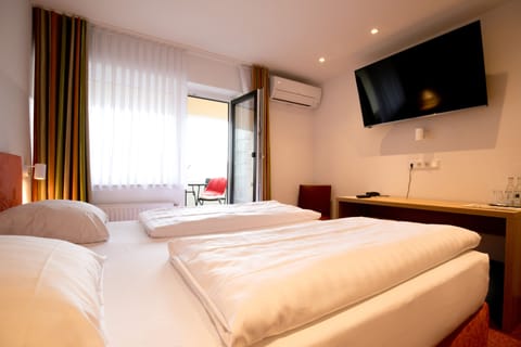 Comfort Room | 1 bedroom, premium bedding, pillowtop beds, minibar