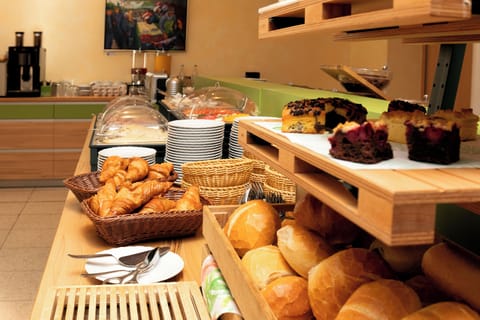 Buffet breakfast on weekdays (EUR 9 per person)