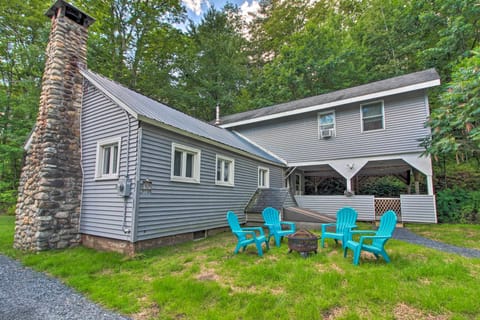 Ludlow Vacation Rental | 4BR | 3BA | Stairs Only Access | 1720 Sq Ft