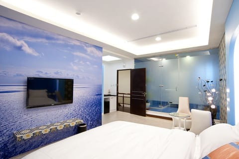 Gallery Double Room | Desk, blackout drapes, soundproofing, rollaway beds (surcharge)
