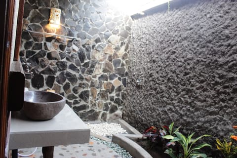 Comfort Double or Twin Room, Garden View | Desk, bed sheets