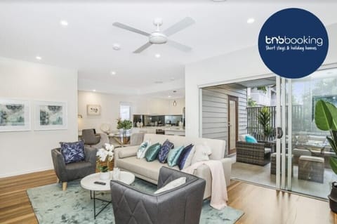 Open-plan living with timber floors, Smart TV and easy kitchen flow.