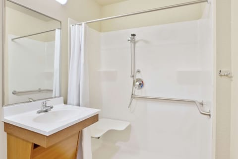 Standard Room, 1 Double Bed, Accessible, Non Smoking (Roll-in Shower) | Bathroom | Combined shower/tub, hair dryer, towels
