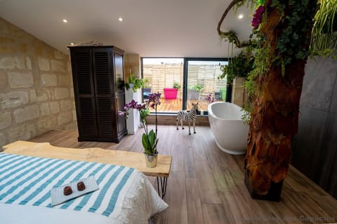 Suite Exotique Luxe with private whirlpool bath on terrace | Premium bedding, individually decorated, individually furnished