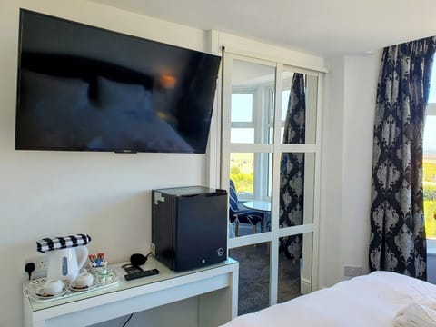 Deluxe Double Room, 1 King Bed, Sea View | Iron/ironing board, free WiFi, bed sheets