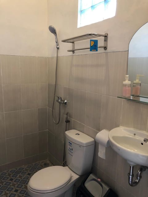 Shower, bidet, towels, soap