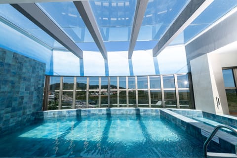 Indoor pool, sun loungers