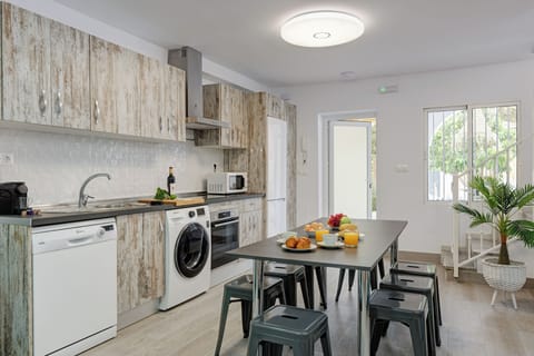 Exclusive Villa, 4 Bedrooms | Private kitchen | Full-size fridge, microwave, oven, stovetop