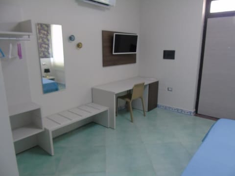 Comfort Triple Room, Multiple Beds | Premium bedding, blackout drapes, cribs/infant beds, free WiFi