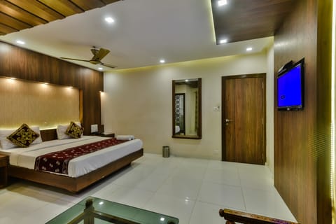 Royal Studio Suite | Free WiFi, bed sheets