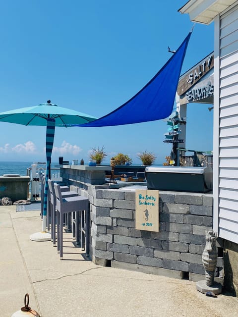 Salty Seahorse Bar