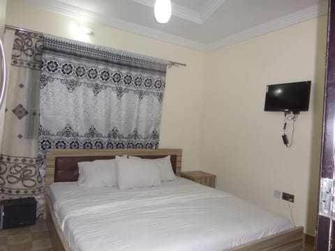 Apartment, 2 Bedrooms | Desk, iron/ironing board, free WiFi, bed sheets