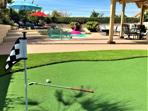 Villa Falls, Family Paradise: Pool, jacuzzi, waterfall & 5 hole putting green!