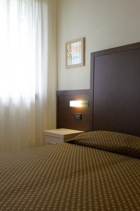 Minibar, desk, free WiFi