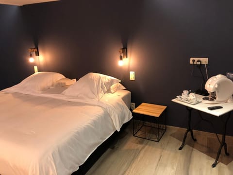 Minibar, soundproofing, free WiFi