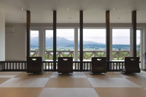 House, 5 Bedrooms, Mountain View | Living area | Flat-screen TV