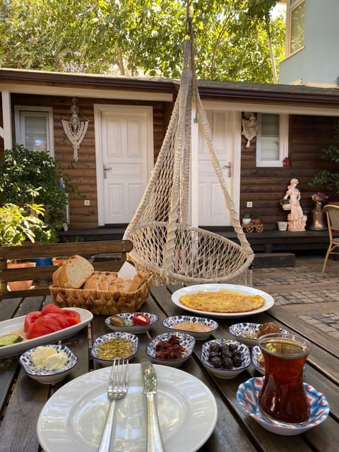 Daily local cuisine breakfast for a fee