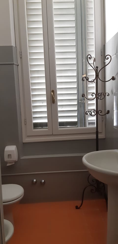 Standard Double Room, Shared Bathroom | Hypo-allergenic bedding, desk, free WiFi