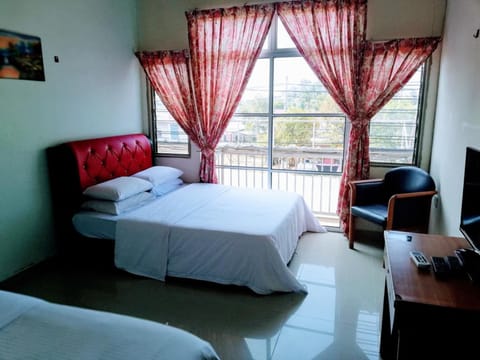 Family Suite - Pulau Perhentian | Desk, iron/ironing board