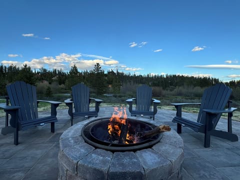Outdoor patio with firepit