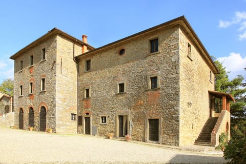Sideview of the farm, entrance to the Cinghiale