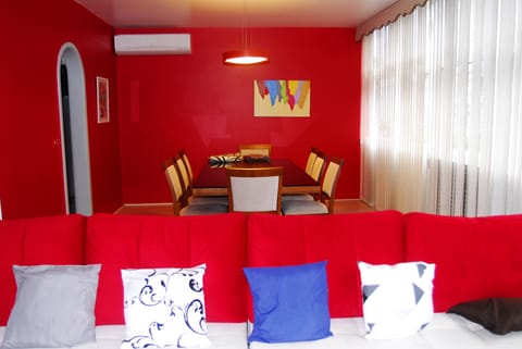 Copacabana, 200 m2 a 30 mts. de la playa