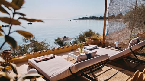 Slow mornings, sea breeze and uninterrupted views right from your sunbed.