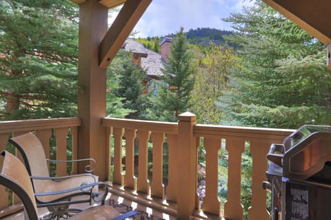 Condo, 2 Bedrooms | BBQ/picnic area