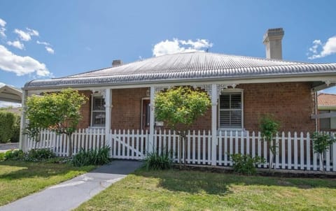 Secret Cottage | Charming & Lovingly Restored