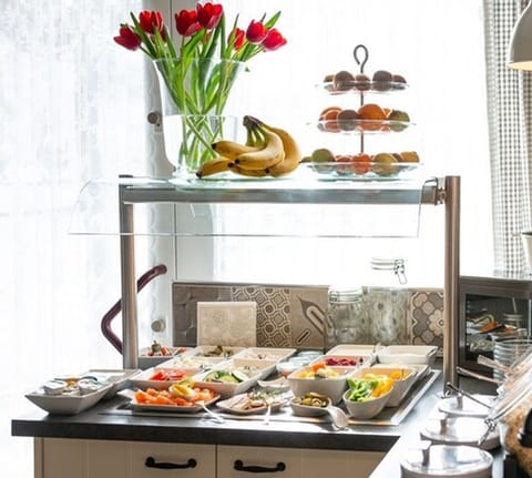 Daily buffet breakfast for a fee