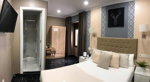 Standard Double Room | In-room safe, soundproofing, free WiFi, bed sheets