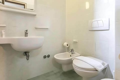 Shower, rainfall showerhead, eco-friendly toiletries, hair dryer